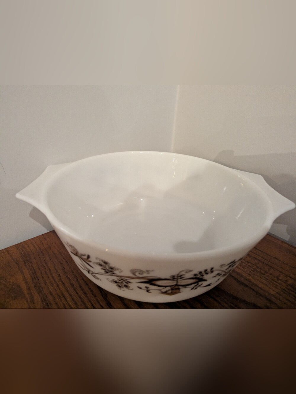 Vintage Pyrex England casserole dish in brown vine pattern 1960s 10" Milk Glass - Picture 5 of 8